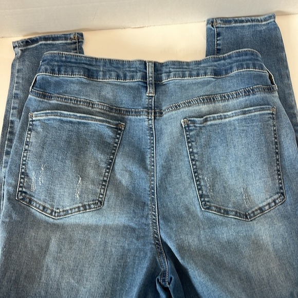 SO Junior Ultimate Jeggings Jeans. Size 15. High Rise.  Blue Denim. - Picture 5 of 8